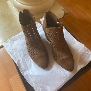 Ankle booties in excellent condition